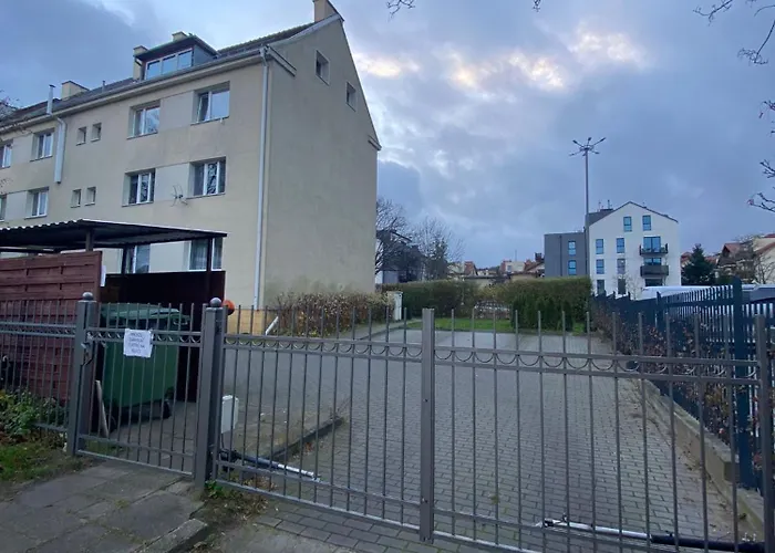 Kameralne Cale Mieszkanie 31M2 Z Prywatnym Darmowym Parkingiem